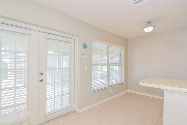 Photo - 725 Cape Cod Cir