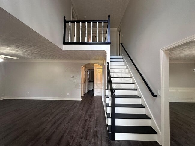 Photo - 4BR/3BA on Large Private Wooded Lot- Woodstock