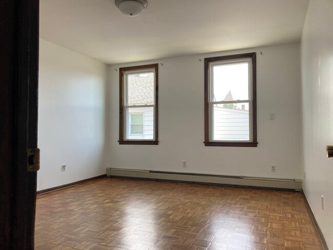 Building Photo - 9 1st St Unit #2