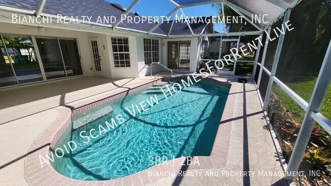 Photo - 692 Rotonda Cir