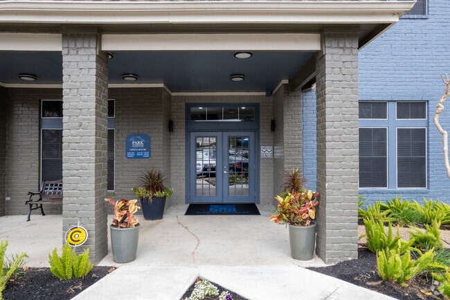 9545 Ella Lee Ln Leasing Office Entrance - Park at Woodlake