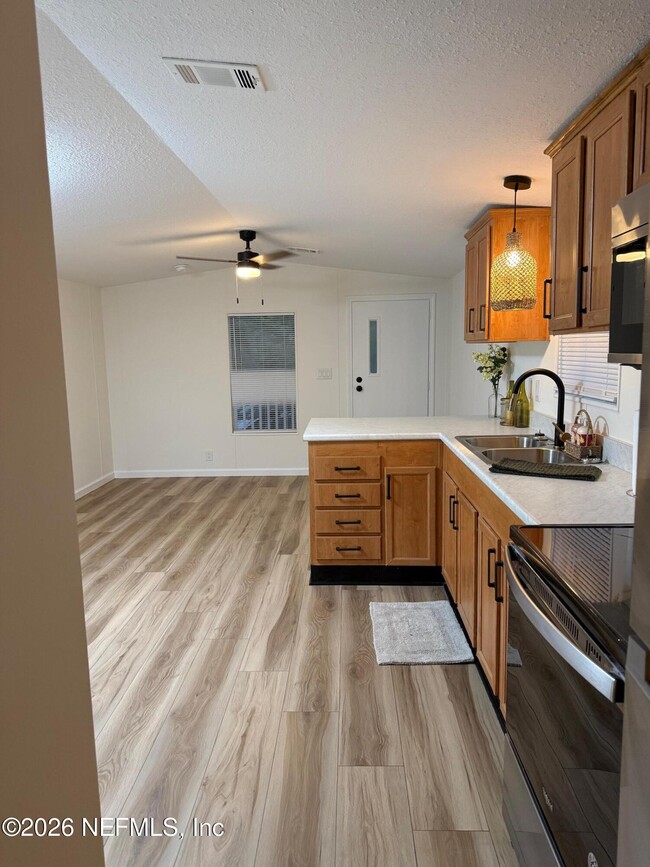 Photo - 11098 Joel St