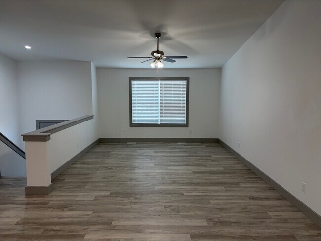 Photo - 1160 Marathon Dr