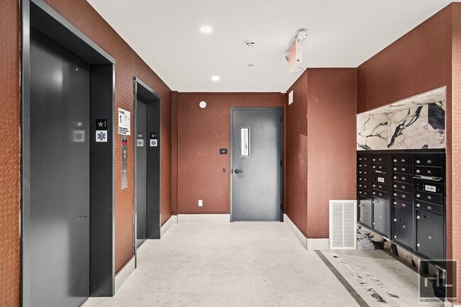 Building Photo - BRUCKNER BOULEVARD Rental
