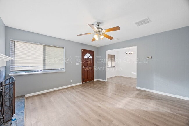 Photo - 252 Esther Ct