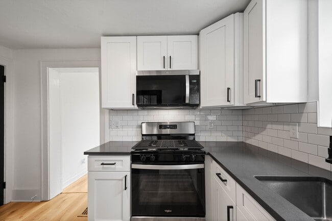 Photo - AVAILABLE NOV 1ST! FULLY RENOVATED 1-bedro...