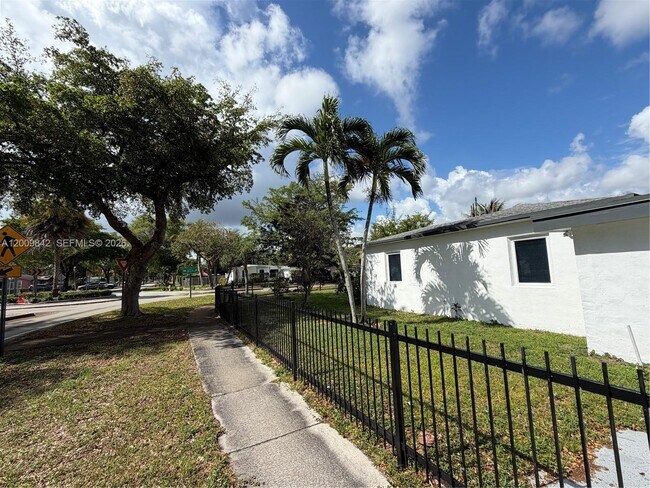 Photo - 1005 NW 123rd St