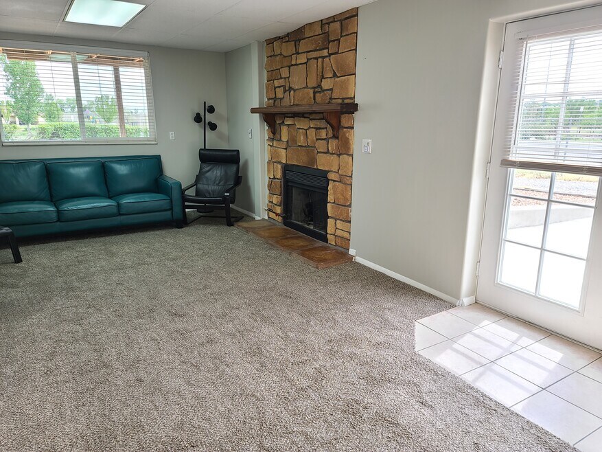 940 W Red Oaks Dr Unit Lower Unit