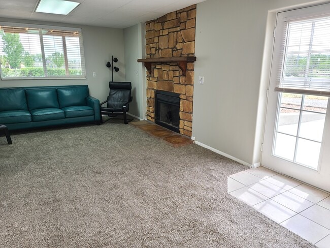 Photo - 940 W Red Oaks Dr Unidad Lower