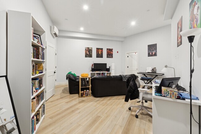 Photo - 3849 Lancaster Ave Unidad 203