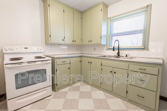 Photo - 6123 Hadley St