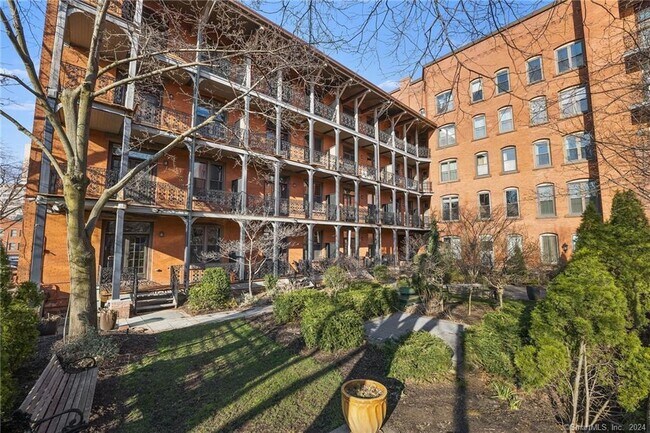 Photo - 1 Linden Pl Unidad 206