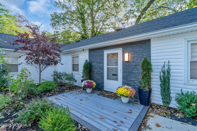 Photo - 185 Elmwood Rd