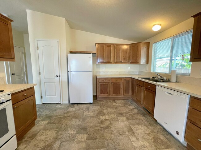 Photo - 3 Bedroom Mobile Home for rent!