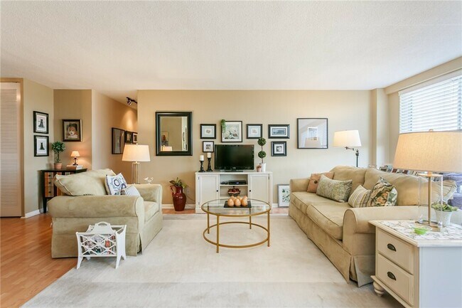 Photo - 1400 East Ave Unit 1400