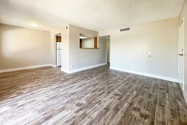 Photo - Tempe End Unit Near ASU, Mill Ave & Tempe Town Lake Unidad 210