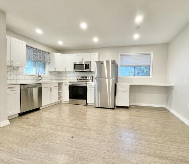 Photo - 256 Glennie Ave