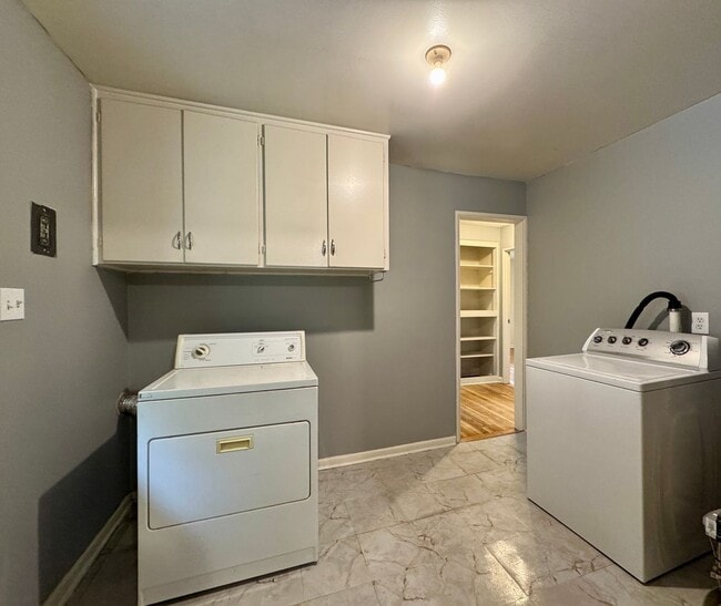 Photo - 3 Bedroom Home Walking distance to Sloan Lake & Highlands!