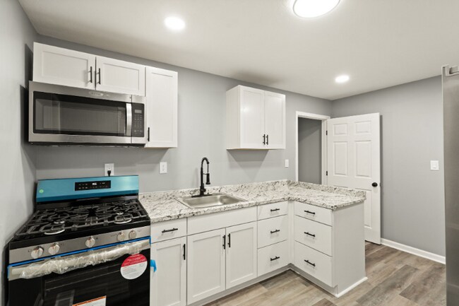 Photo - 2222 Duncan St