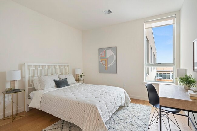 Photo - 235 Pavonia Ave Condo Unit 676