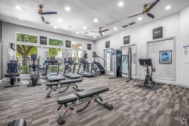 gimnasio abierto las 24 horas - Red Oak Town Village Apartments