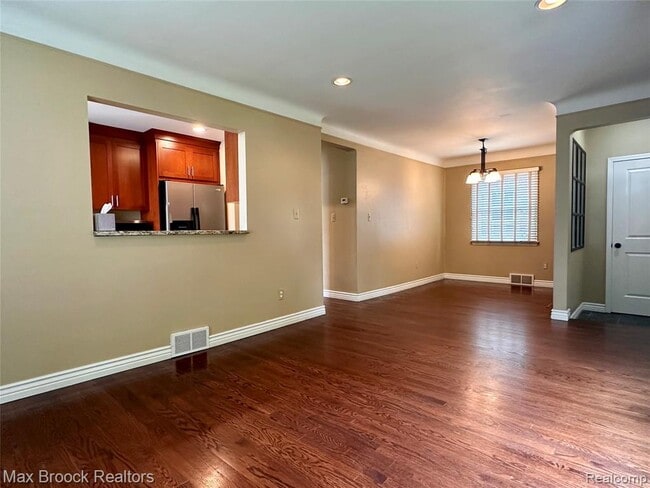 Photo - 9 Chippewa Ave