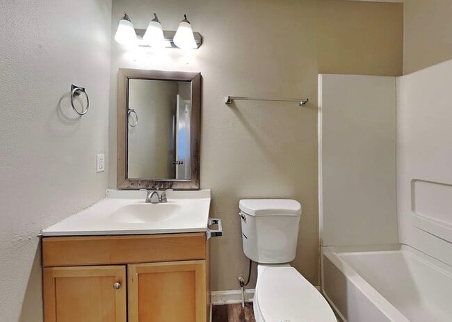 Photo - 1596 Matthew Allen Cir