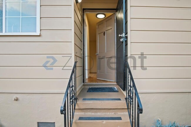 Photo - 2033 High St