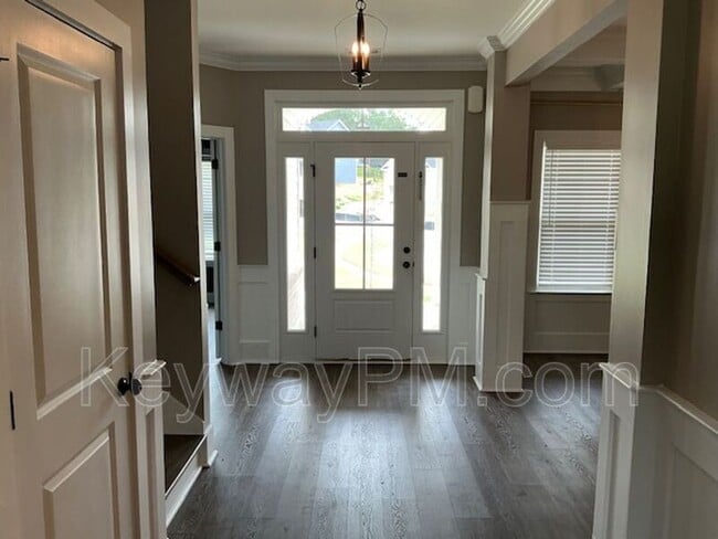 Photo - 658 Broadsword Wy