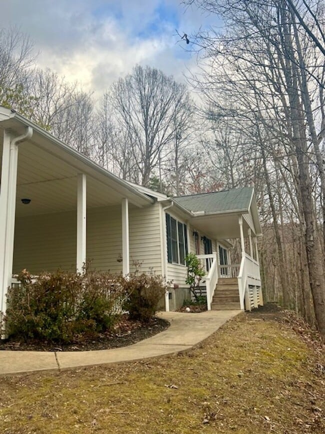 Photo - Swannanoa Rental! 6 or 12 month lease options!