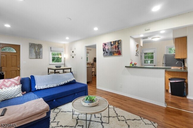 Photo - 128 Lakeview Terrace