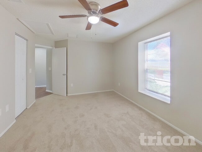 Photo - 1416 Thistledown Dr