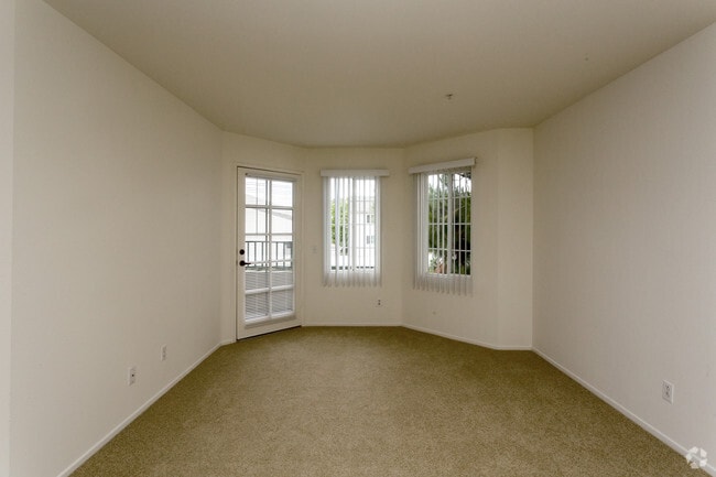 1BR, 1BA - 873 SF