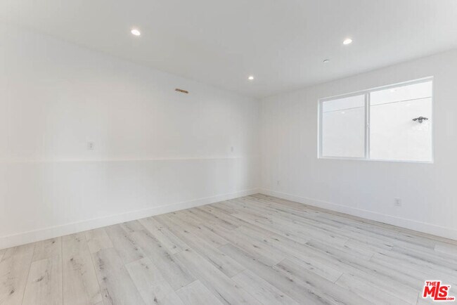 1236 Beachwood Dr