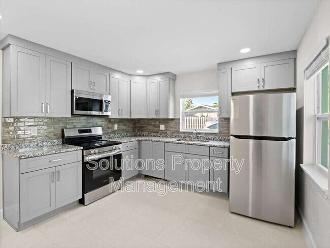 Photo - 101 Deland Ave Unidad 3