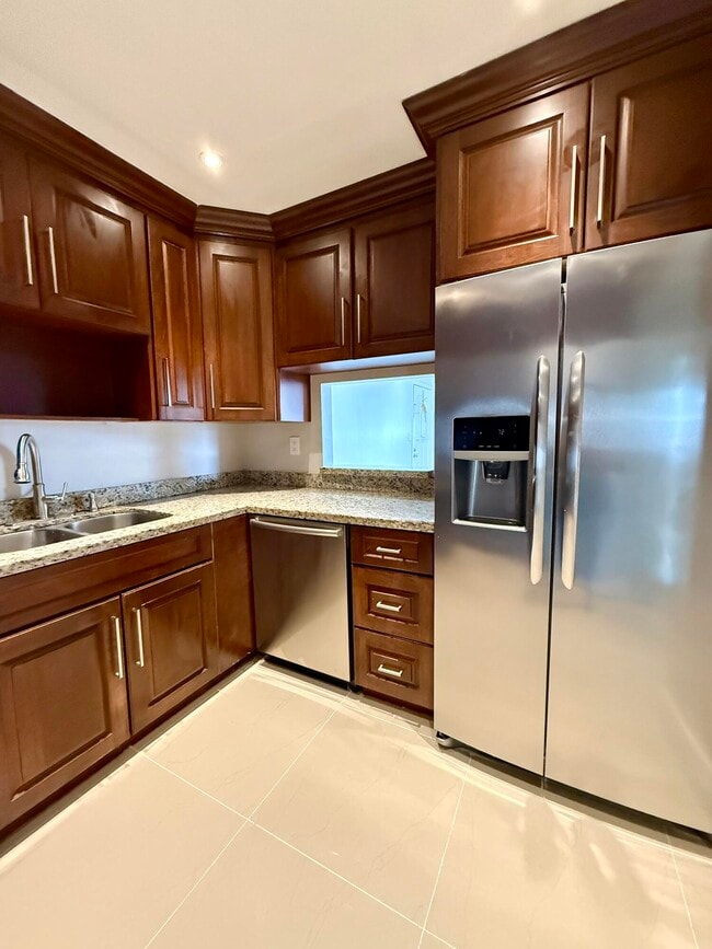Building Photo - 3307 NW 108th Dr Unit 1