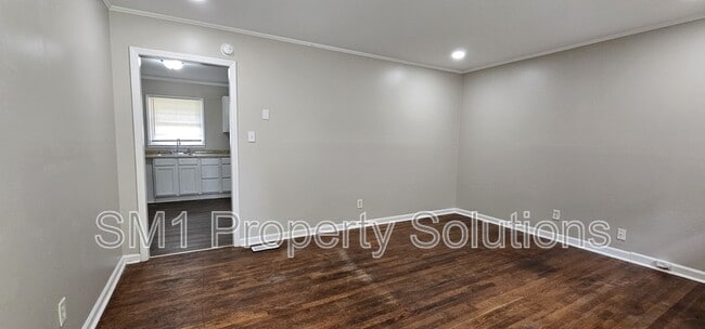 Photo - 1702 Spry St