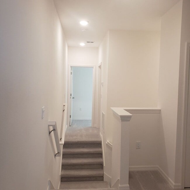 Photo - Like new spacious Townhome in Wesley Chapel! 3bedrooms/2.5 bathrooms/2 car garage