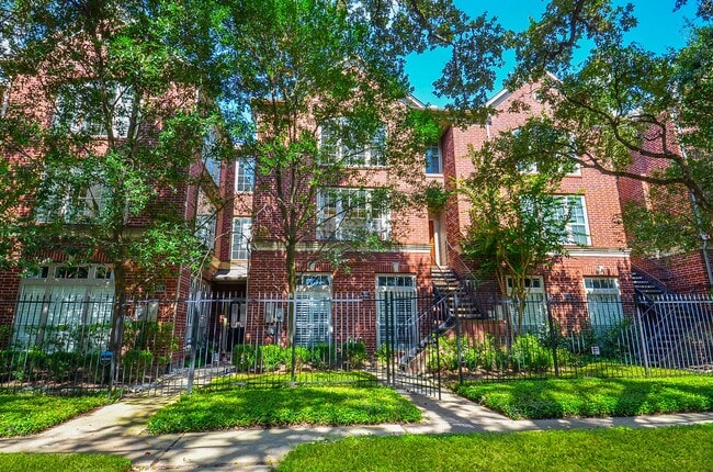 Photo - 227 McGowen St