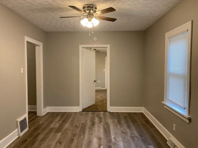 Photo - 816 Cody Ct NW