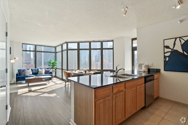 Building Photo - 318 N Desplaines St Rental