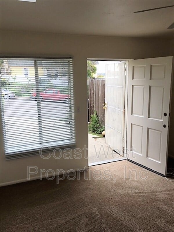 Building Photo - 2072 Diamond St Rental