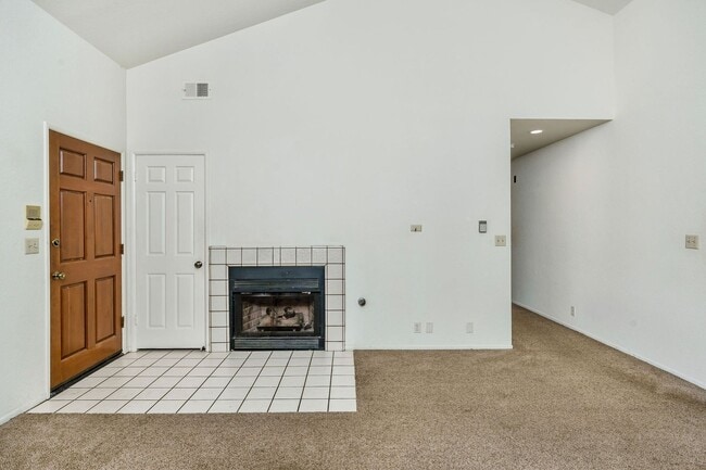 Fireplace Livingroom - 119 Loma Vista St Unit 5