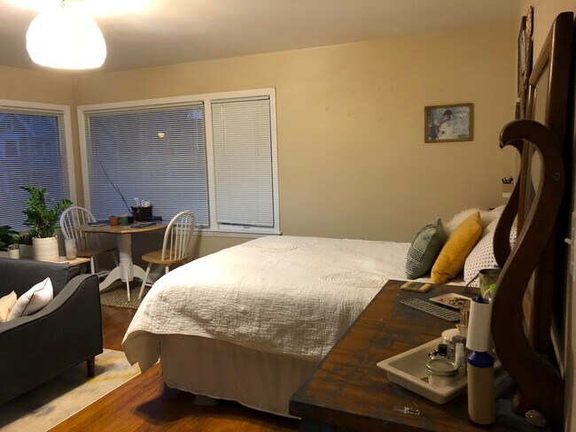 Photo - 2204 E Locust St Unidad 2104