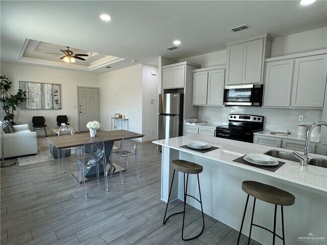 Photo - 7802 N 58th St Unidad 1