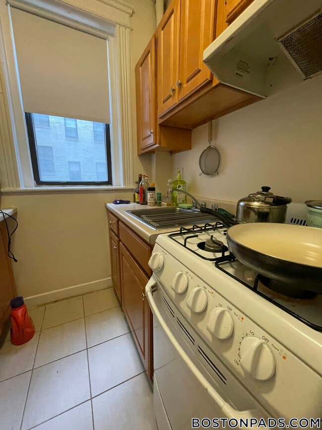Building Photo - 1156 Commonwealth Ave Unit 15