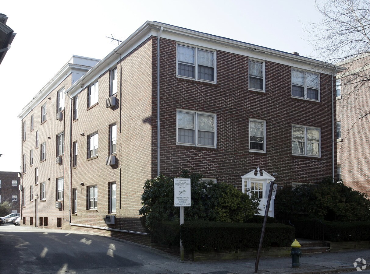 Photo - 215 Waterman St