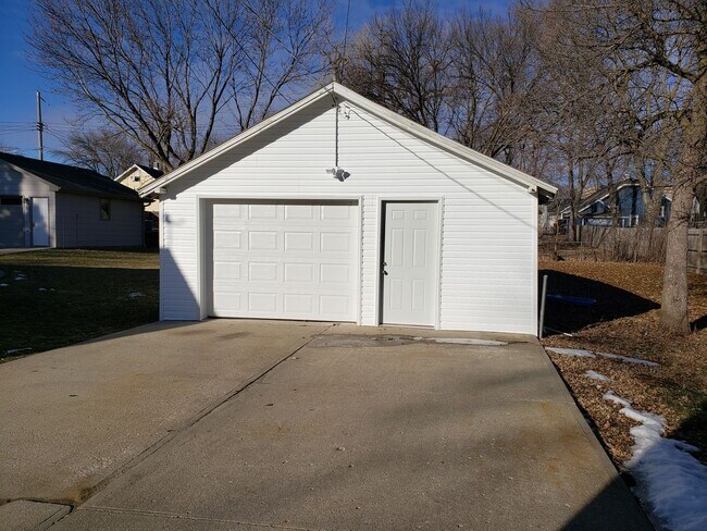 Photo - 1208 Koenigstein Ave