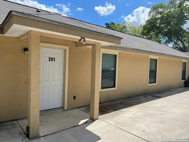 823 Bynum Ave