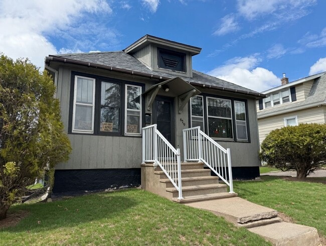 Photo - Duluth MN 5- Bedroom - 2-Bath - 1 - Car Single Family Home